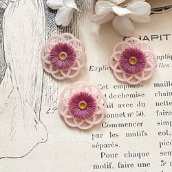 フランスのヴィンテージボタン・優しいピンクにパープルのお花 1枚目の画像