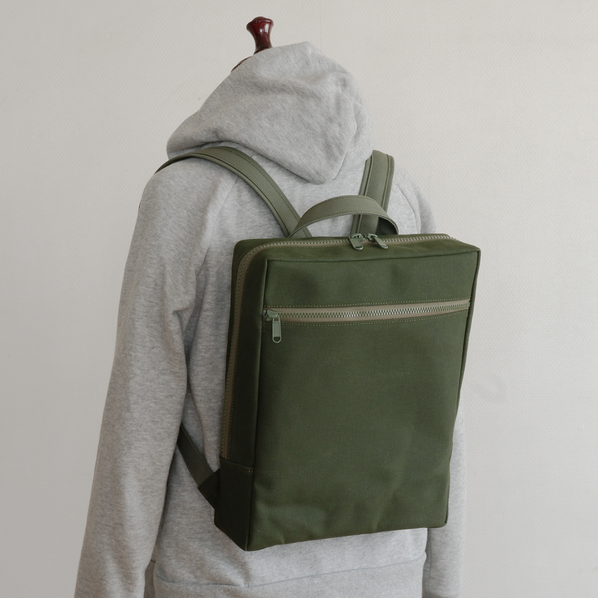 スクエアリュック02 マチ8cm オリーブ / 6号帆布 13,206円