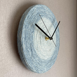 ぐるぐる毛糸掛け時計 ブルー２色 丸 手作り時計 2枚目の画像