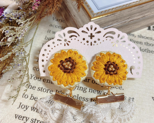 pumpulipuikko イヤリング　OHANA イエロー　パール　ビーズ刺繍 ひまわり ビーズ 刺繍♡ イヤリング ピアス イヤリング