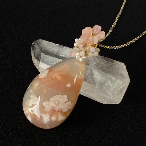 本店は 桜満開チェリーブロッサムアゲートのワイヤージュエリー ネックレス・ペンダント