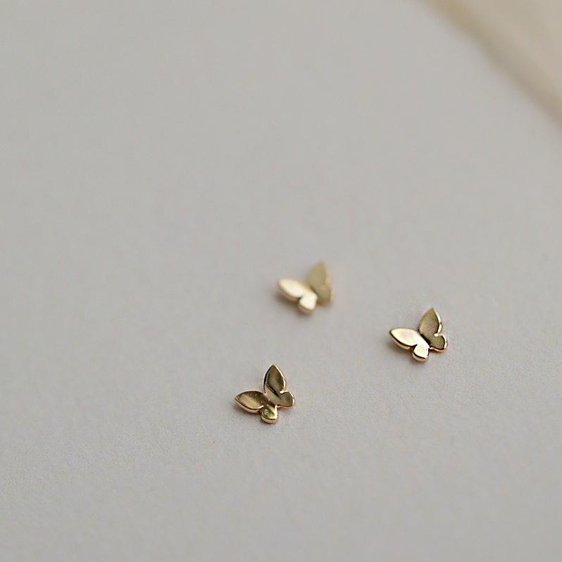 K14YG/14金★蝶のスタッドピアス　シンプル　ミニ　小さな　ゴールド　butterfly　14金　[片耳]