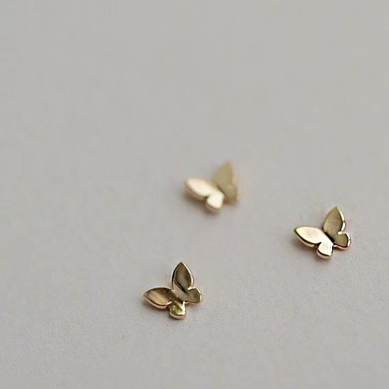 K14YG/14金★蝶のスタッドピアス　シンプル　ミニ　小さな　ゴールド　butterfly　14金　[片耳]