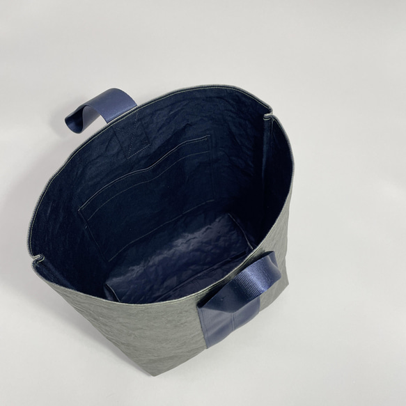 【特殊輕質材質】單手柄包（橄欖灰x海軍藍，手柄顏色：海軍藍） 第4張的照片