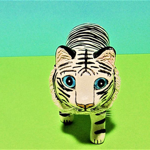 ホワイトタイガー（中）置物＃7（石粉粘土と新聞紙） その他置物 工房