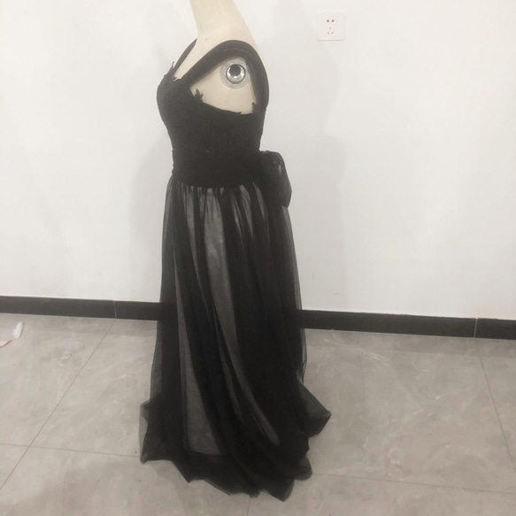 彩色連衣裙黑色蕾絲A字長款裸上衣古典連衣裙 第4張的照片