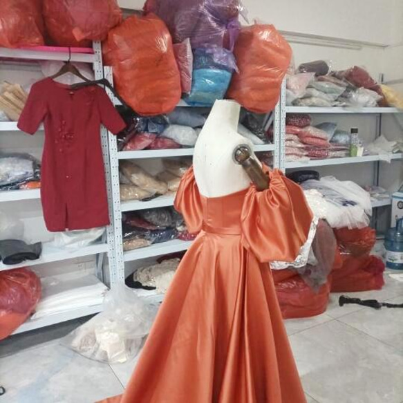 高品質！ ウエディングドレス トレンドの テラコッタ色 ベアトップ 二次会　カラードレス 6枚目の画像