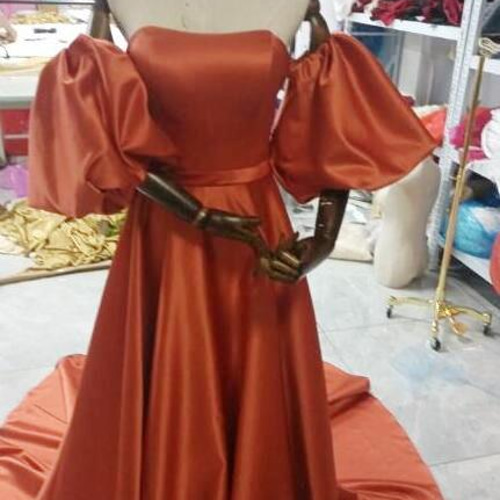 高品質！ ウエディングドレス トレンドの テラコッタ色 ベアトップ  