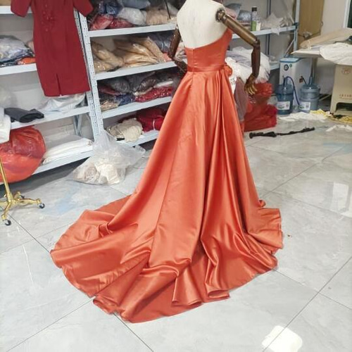 高品質！ ウエディングドレス トレンドの テラコッタ色 ベアトップ  