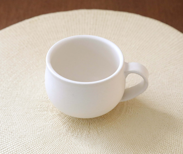 白マット釉のほっこり丸いマグカップ ＊ １ 4枚目の画像