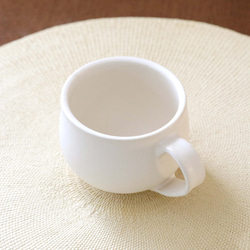 白マット釉のほっこり丸いマグカップ ＊ １ 5枚目の画像