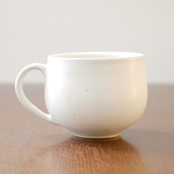 白マット釉のほっこり丸いマグカップ ＊ １ 8枚目の画像
