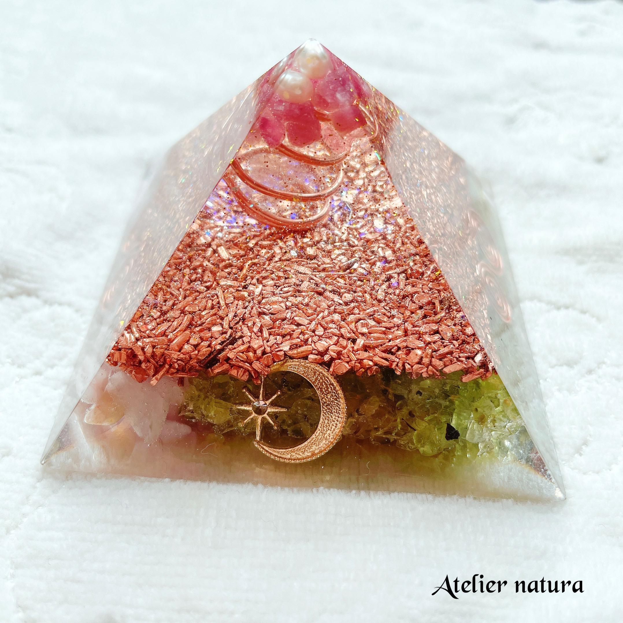 【太陽と月の黄金比ピラミッドオルゴナイト】クンツァイト＆ペリドット＆ピンクトルマリン