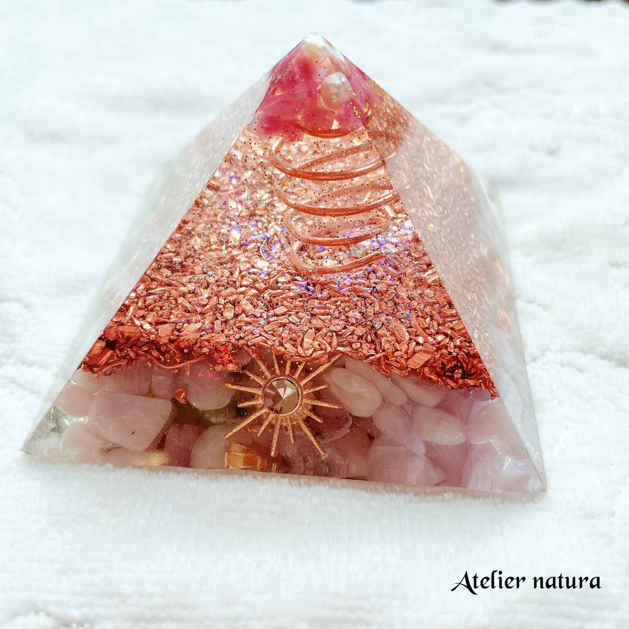 【太陽と月の黄金比ピラミッドオルゴナイト】クンツァイト＆ペリドット＆ピンクトルマリン