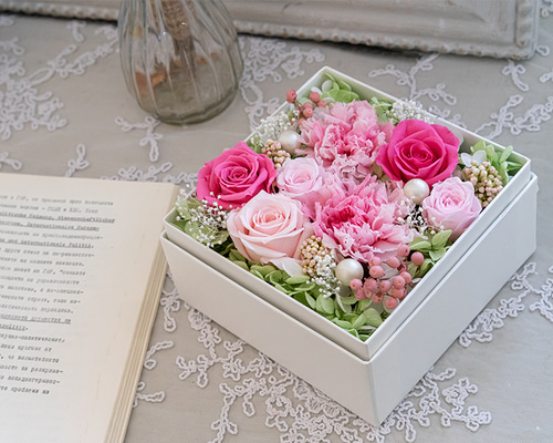【ハンドメイド】薔薇・カーネーションのフラワーBOX バラとカーネーションのフラワーボックス［ 母の日ギフト2025