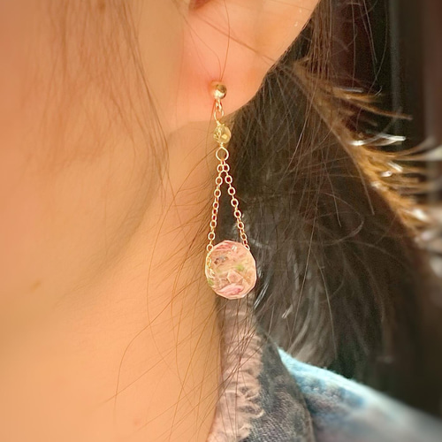 14kgf とんぼ玉の揺れる耳飾り イヤリング変更可能 ピアス（スタッド