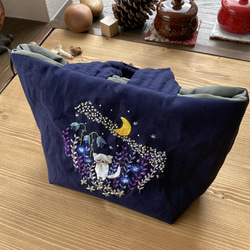 刺繍のトートバッグ「夜空の猫の夢」 2枚目の画像