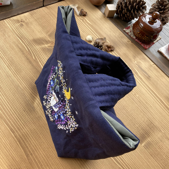 刺繍のトートバッグ「夜空の猫の夢」 3枚目の画像