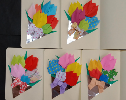Standing Bouquets: Crafting Adorable Mini Tulips from Paper