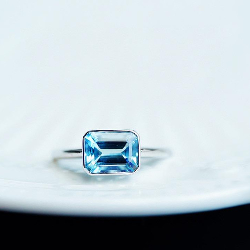 agete シンプルリング アクアマリン　美品　水色 agete シンプルリング アクアマリン 美品 水色 アクアマリン