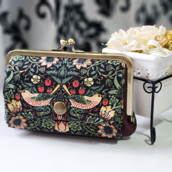 ウィリアムモリス生地使用　がま口バッグ　ハンドメイド　バイン　ヴァイン　黒地 フタ付きポケットのガバッと開くお財布(ウィリアム・モリス) がま口