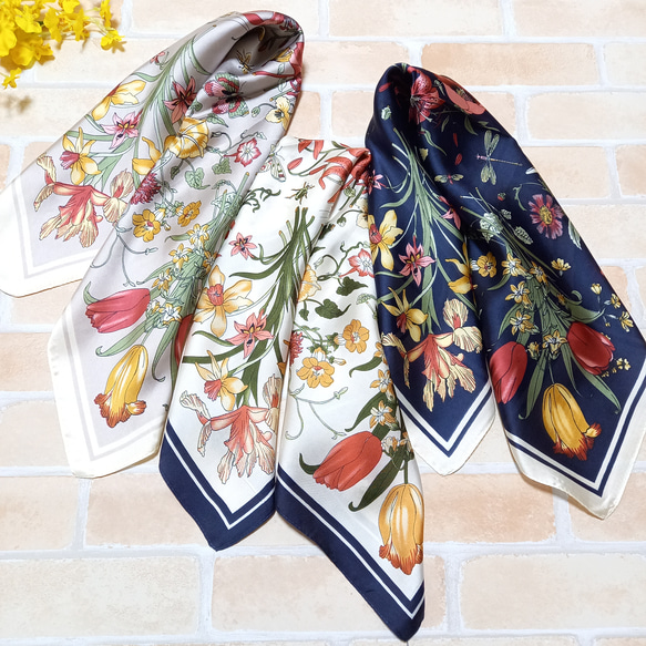 CABaN 花柄 スカーフ 黒　ボタニカル柄 CABaN 花柄 スカーフ 黒 ボタニカル柄