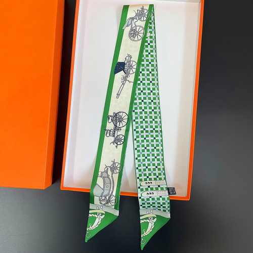 m*o様 【美品】【一カ所ツレあり】CHANEL バンダナ　リボン　ツイリー　ヘ m*o様 【美品】【一カ所ツレあり】CHANEL バンダナ リボン ツイリー ヘ