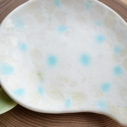【小皿】雨色しずくの勾玉(ブルー・ホワイト) 6枚目の画像