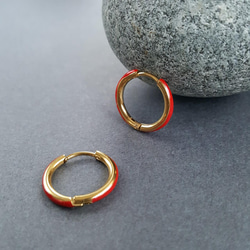 [2pcs] オール サージカル ステンレス フープピアス レッド 金属アレルギー対応 3枚目の画像