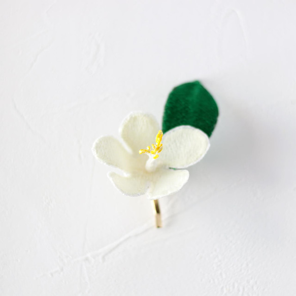 白いカリンの花ポニーフック 2枚目の画像
