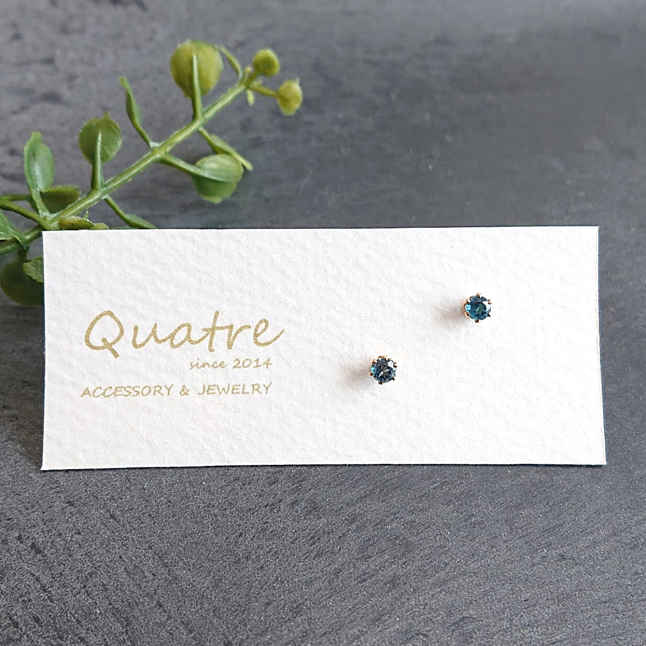 ロンドンブルートパーズ【Topaz】 ソリティアピアス3㎜(K14GF)