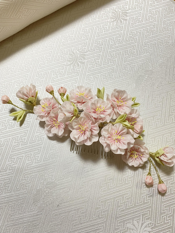 桜のコーム　つまみ細工　髪飾り　羽二重 2枚目の画像