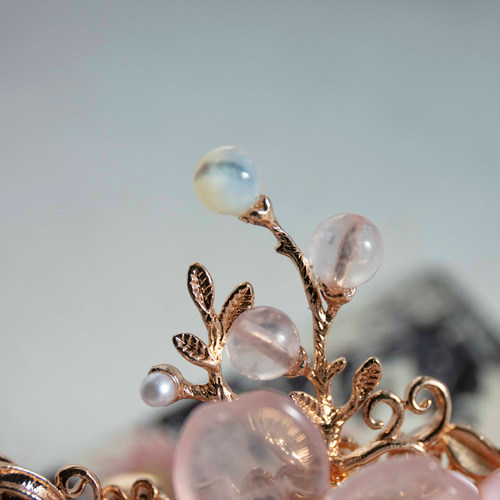 高級シェルクイーンコンクと天然石ローズクォーツの桜のバレッタ ヘア