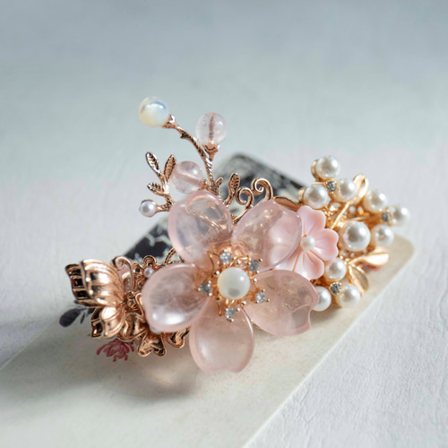 高級シェルクイーンコンクと天然石ローズクォーツの桜のバレッタ ヘア