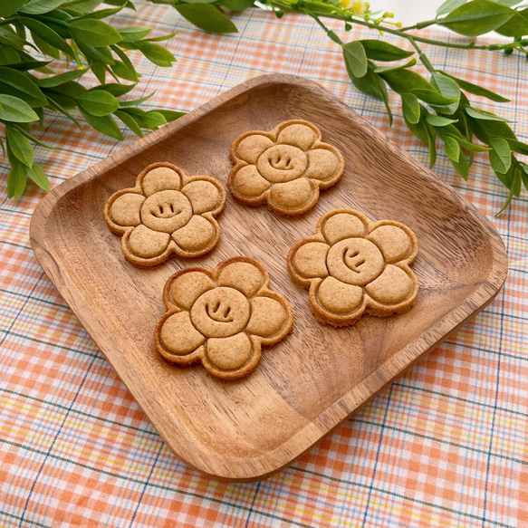 スマイル花クッキー型・クッキーカッター / かわいい花形クッキー型 / かわいいクッキー作り 7枚目の画像