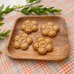 スマイル花クッキー型・クッキーカッター / かわいい花形クッキー型 / かわいいクッキー作り 1枚目の画像