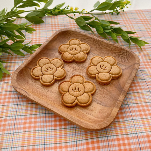 スマイル花クッキー型・クッキーカッター / かわいい花形クッキー型 / かわいいクッキー作り 9枚目の画像