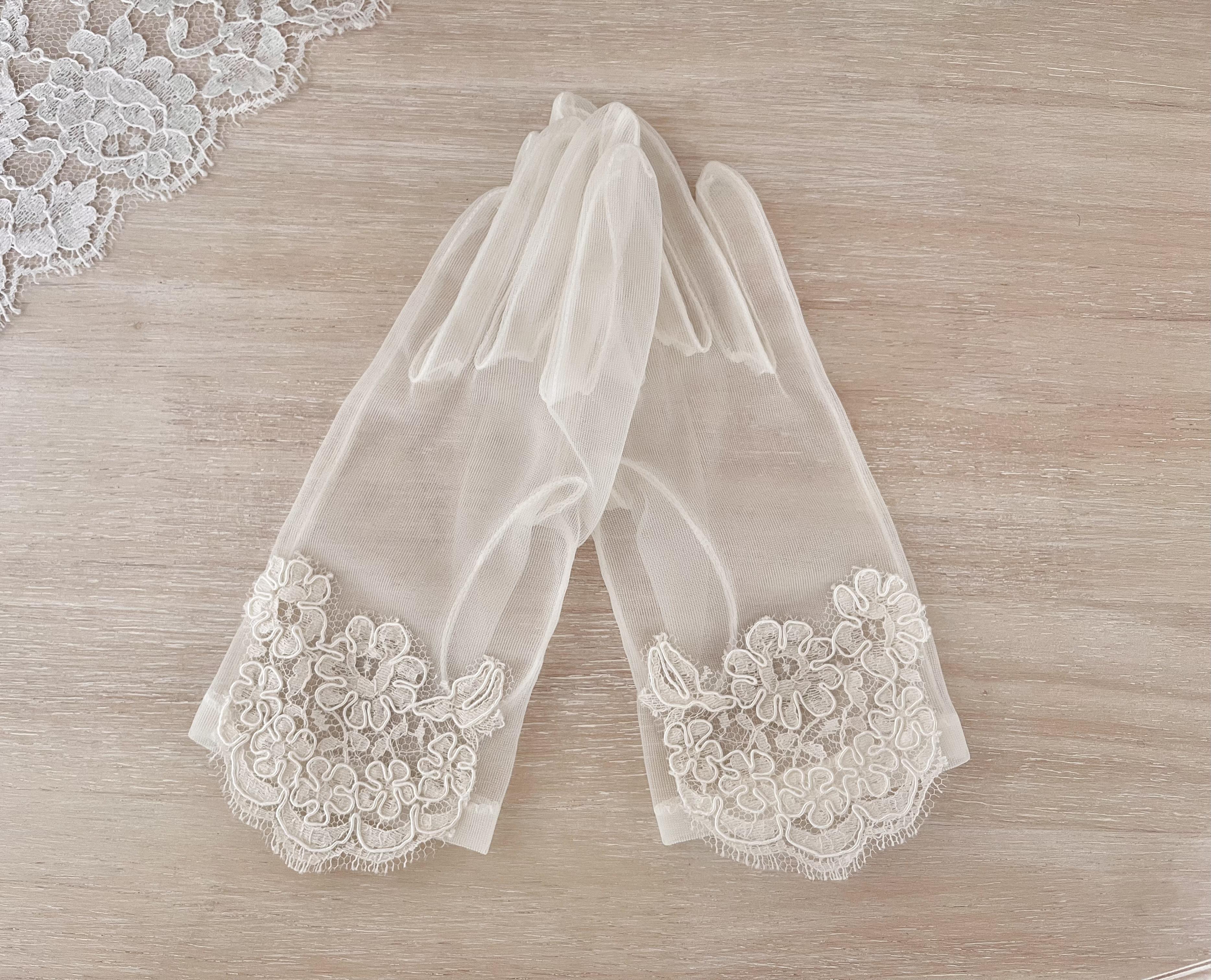 ♡ﾙﾘｱﾝｵﾘｼﾞﾅﾙ♡【送料無料】フランス高級リバーレースクラシカル気品溢れる優美なウェディンググローブ(OW)