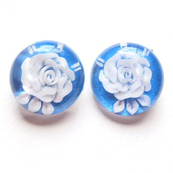 アクリルカボッションのイヤリング：Royal blue rose 1枚目の画像