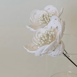 水引の髪飾り 祝福の白い花 2本 1枚目の画像