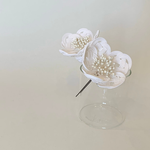 水引の髪飾り 祝福の白い花 2本 4枚目の画像