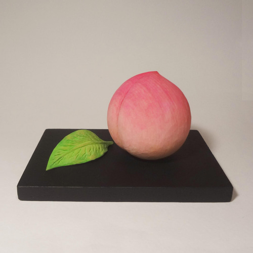 癒しの 木彫アート 『 桃 』 静物彫刻 もも 古代桃 果物 ピンク ピーチ