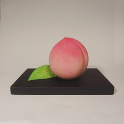 癒しの 木彫アート 『 桃 』 静物彫刻 もも　古代桃　果物　ピンク　ピーチ 3枚目の画像