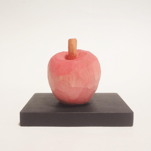 癒しの木彫刻 小さな 静物彫刻 『 りんご 』 木彫り 林檎 彫刻 佐藤