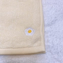 二つ折タオルエプロン 黄目玉焼き刺繍 4枚目の画像