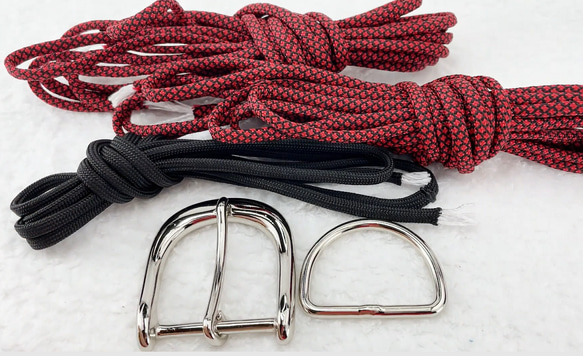 「キット]パラコード#109No139マクラメ編み赤と黒のダイヤ柄とネイビーの大、中型犬用首輪 2枚目の画像