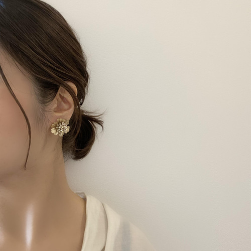 人気】『pleats flower』真鍮 花 大ぶり ピアス イヤリング