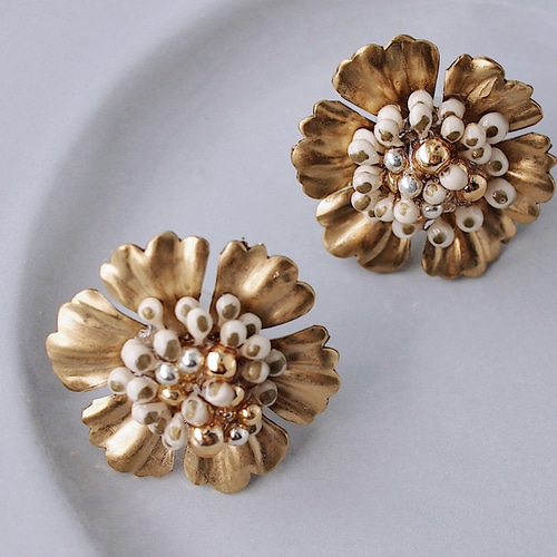 蓮華　　イヤリング価格となっております 楽天市場】本物の蓮の花 蓮の花びら入りイヤリング・ピアス 天然石風