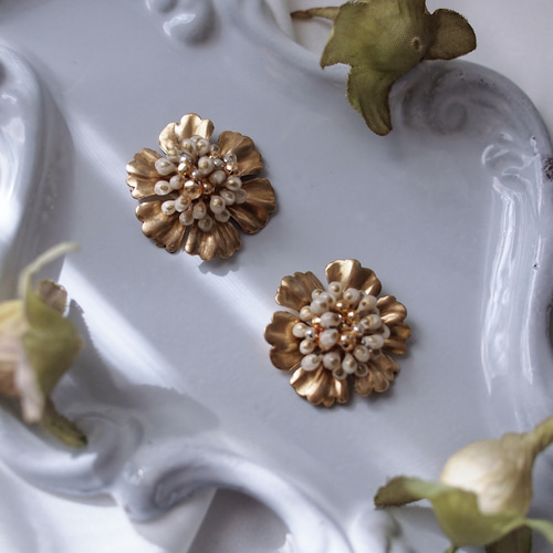 人気】『pleats flower』真鍮 花 大ぶり ピアス イヤリング