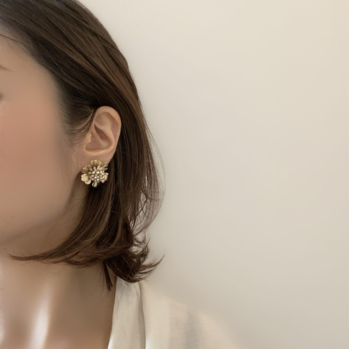 人気】『pleats flower』真鍮 花 大ぶり ピアス イヤリング